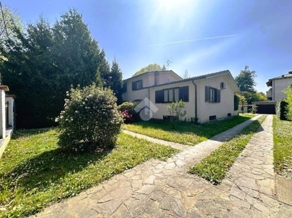 casa indipendente in vendita a Vimercate