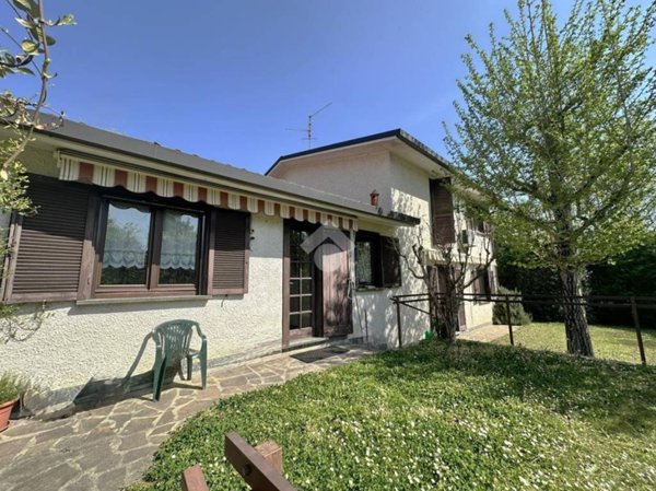 casa indipendente in vendita a Vimercate
