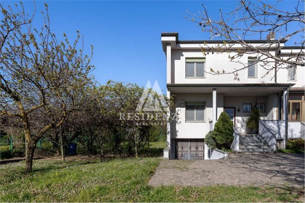 casa indipendente in vendita a Vimercate