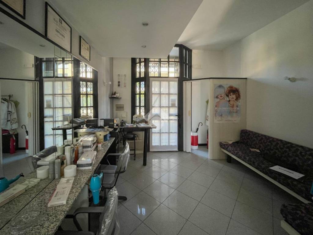 negozio in vendita a Vimercate