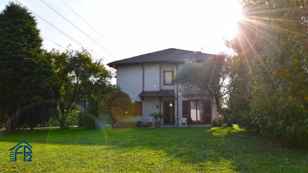 casa indipendente in vendita a Vimercate in zona Velasca