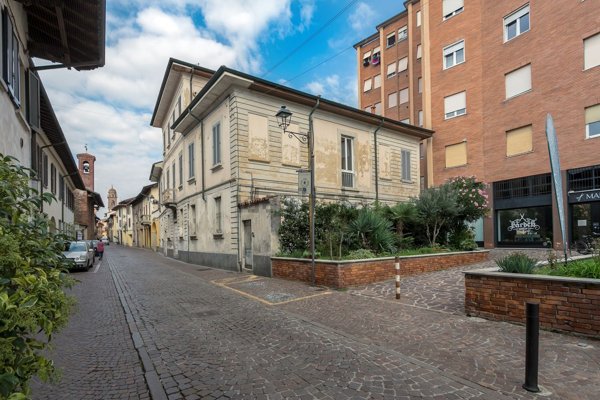 appartamento in vendita a Vimercate in zona Centro Storico