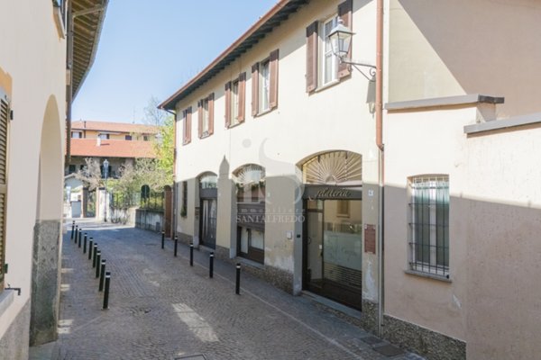 negozio in vendita a Vimercate in zona Oreno