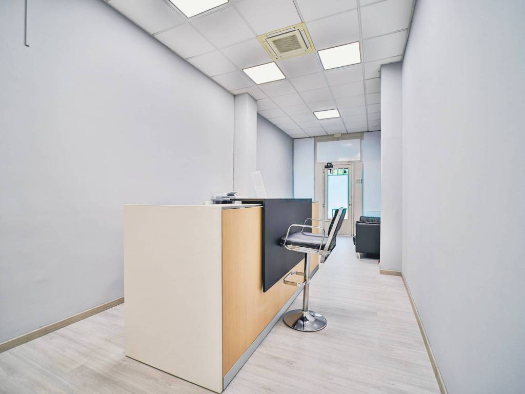 negozio in vendita a Vimercate