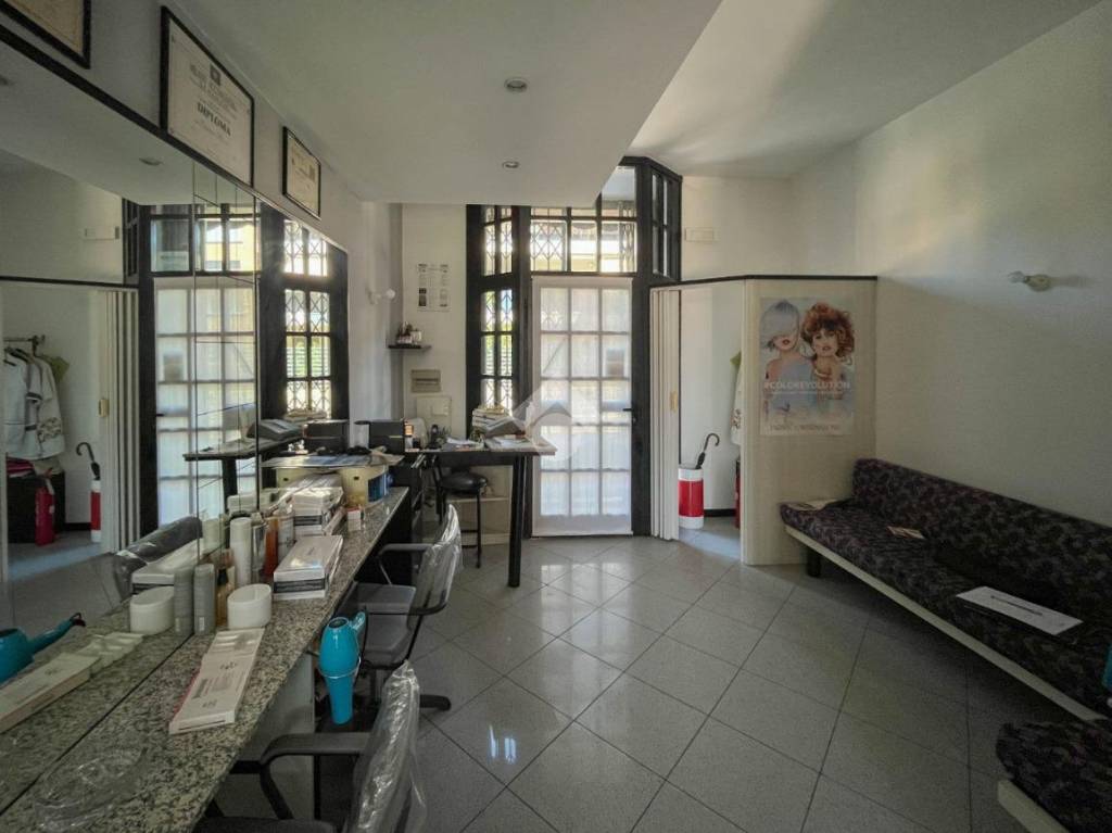 negozio in vendita a Vimercate