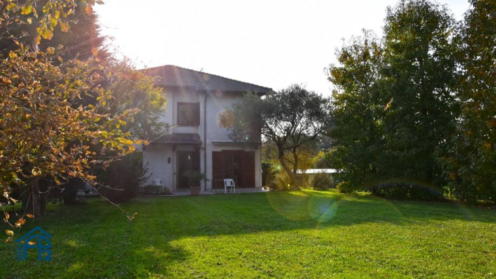 casa indipendente in vendita a Vimercate in zona Velasca