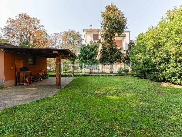 casa indipendente in vendita a Vimercate in zona Centro Storico