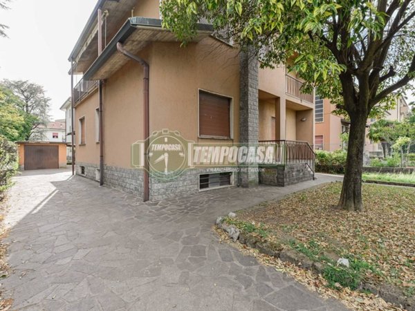 casa indipendente in vendita a Vimercate in zona Centro Storico