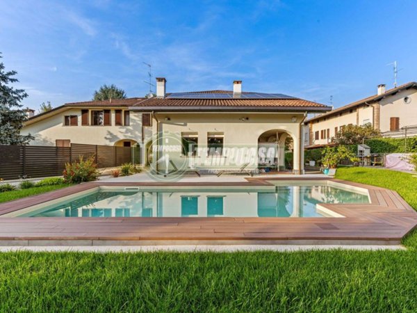 casa indipendente in vendita a Vimercate in zona Oreno