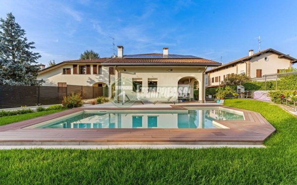 casa indipendente in vendita a Vimercate in zona Oreno
