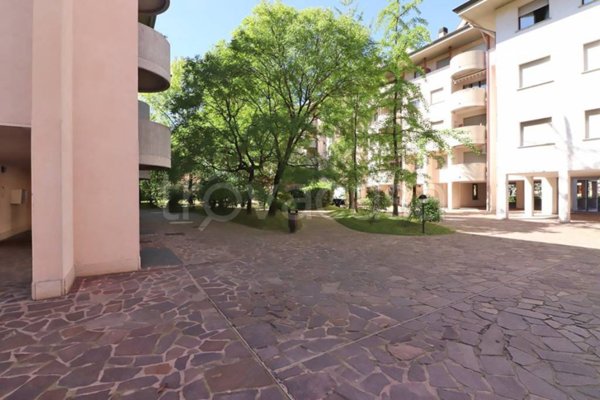 appartamento in vendita a Vimercate in zona Centro Storico