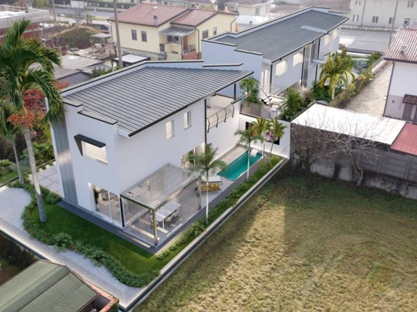 casa indipendente in vendita a Vimercate