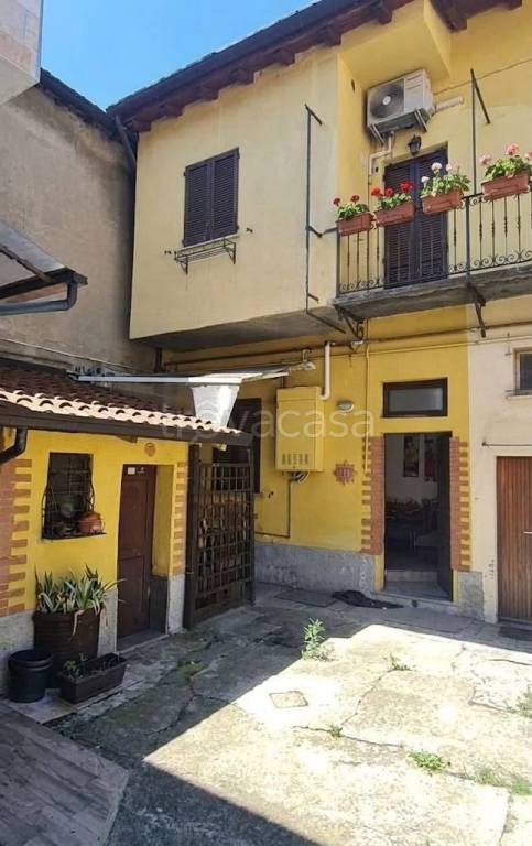 appartamento in vendita a Vimercate in zona Centro Storico