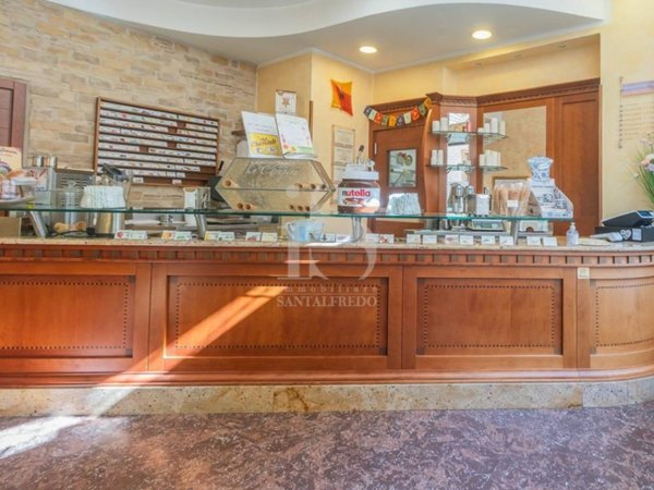 negozio in vendita a Vimercate in zona Oreno