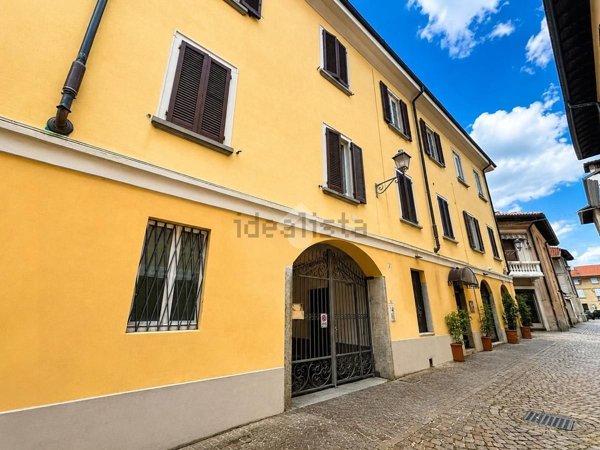 appartamento in vendita a Vimercate in zona Centro Storico