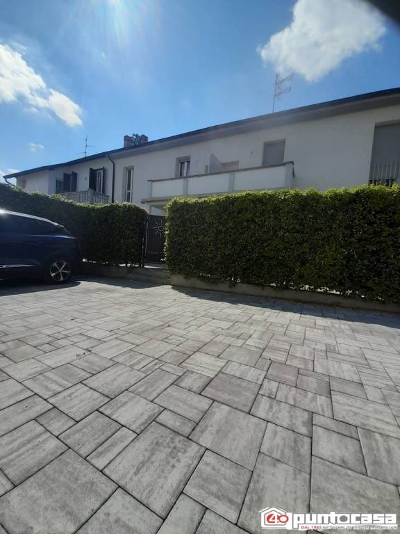 casa indipendente in vendita a Vimercate in zona Centro Storico