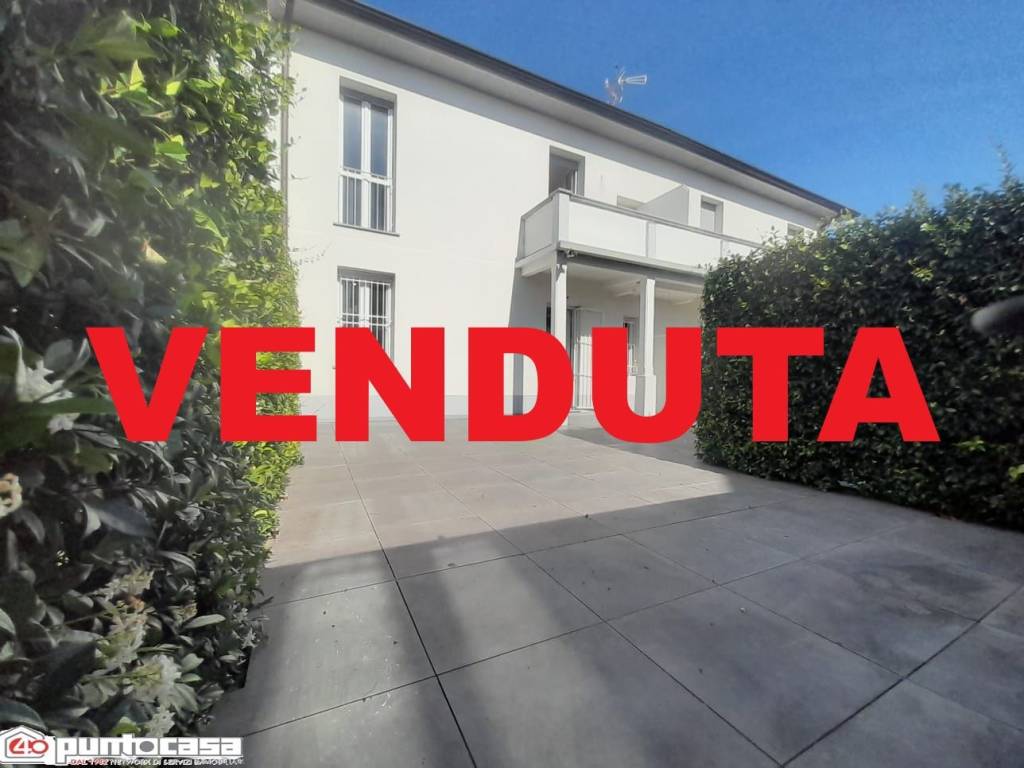 casa indipendente in vendita a Vimercate in zona Centro Storico