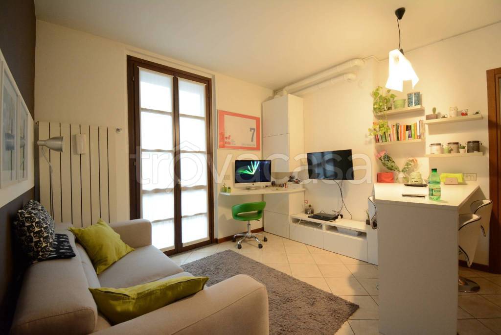 appartamento in vendita a Vimercate in zona Oreno