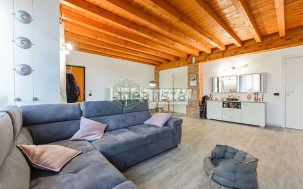 appartamento in vendita a Vimercate in zona Ruginello / Oldaniga