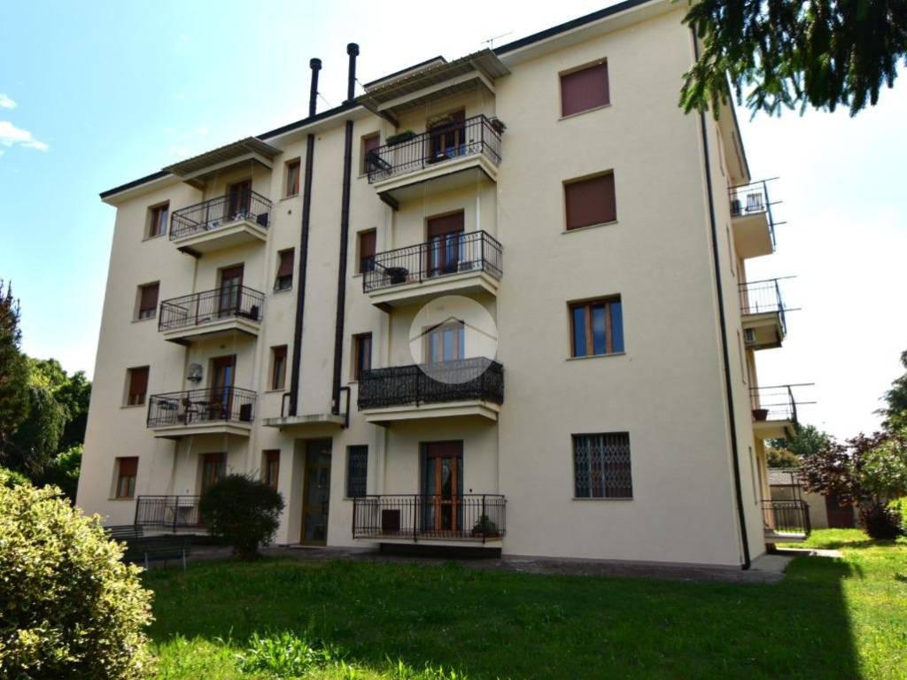 appartamento in vendita a Vimercate in zona Oreno