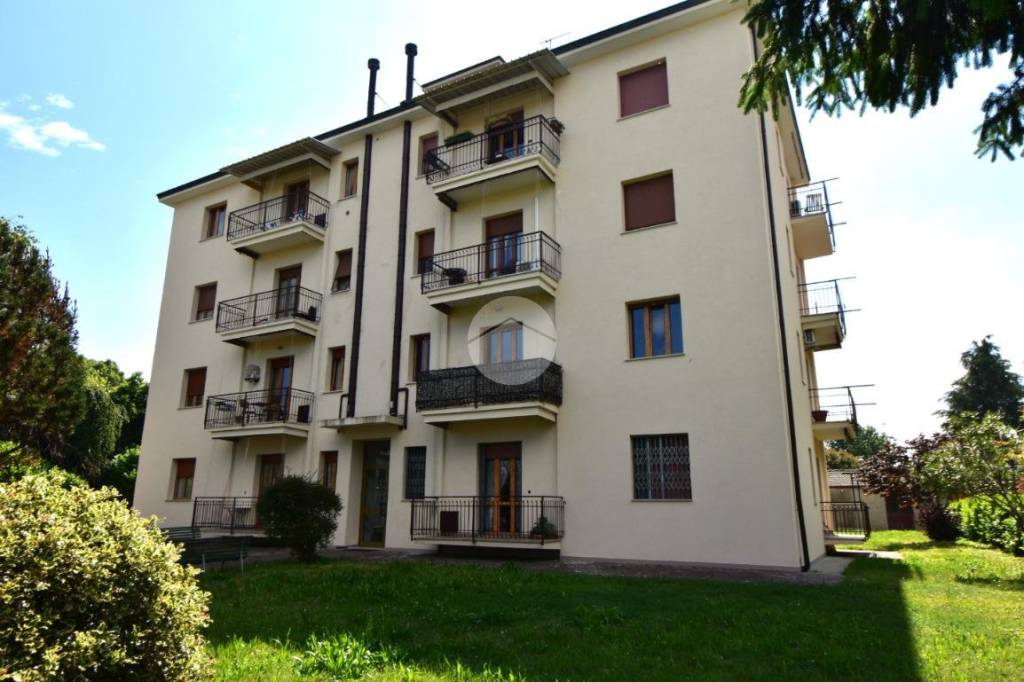appartamento in vendita a Vimercate in zona Velasca