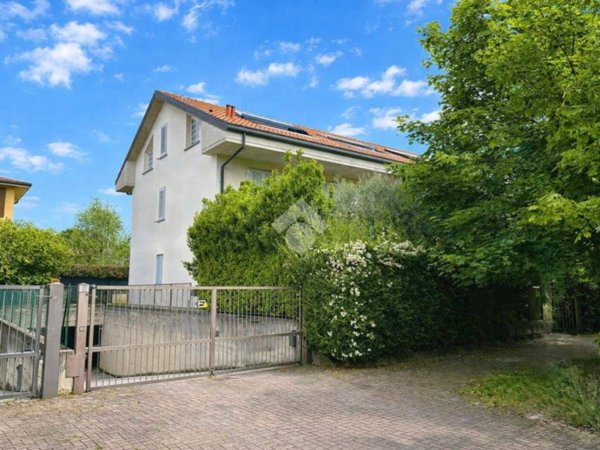 appartamento in vendita a Vimercate in zona Ruginello / Oldaniga