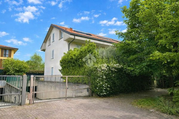 appartamento in vendita a Vimercate in zona Ruginello / Oldaniga