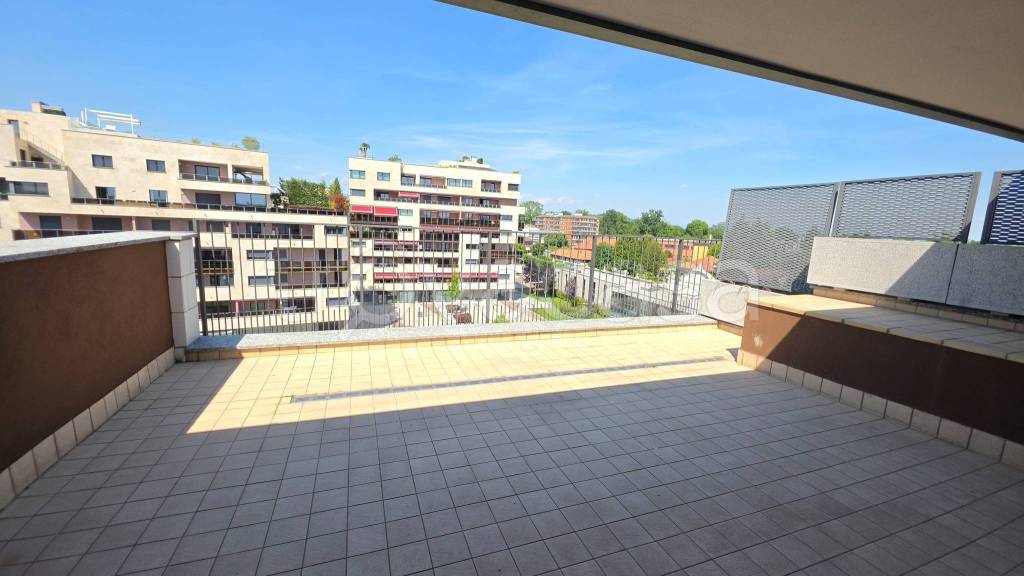 appartamento in vendita a Vimercate in zona Centro Storico