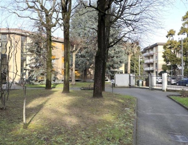 appartamento in vendita a Vimercate in zona Centro Storico