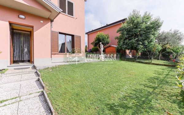 casa indipendente in vendita a Vimercate in zona Velasca