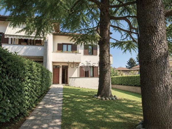 appartamento in vendita a Vimercate in zona Oreno