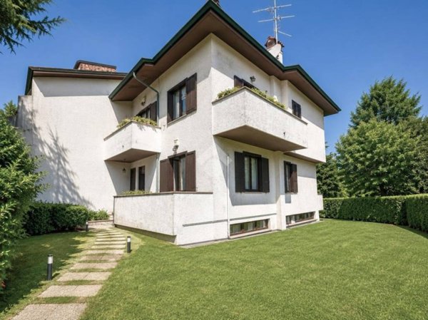 appartamento in vendita a Vimercate in zona Oreno