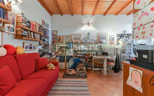 appartamento in vendita a Vimercate in zona Ruginello / Oldaniga