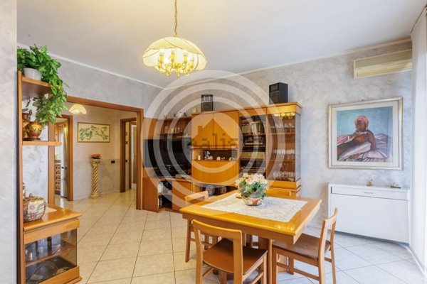 appartamento in vendita a Vimercate in zona Centro Storico