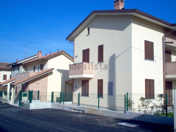 appartamento in vendita a Vimercate in zona Oreno