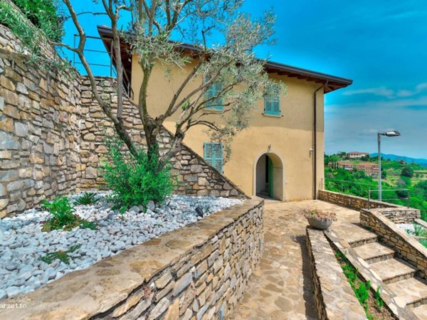 casa indipendente in vendita a Vimercate in zona Centro Storico