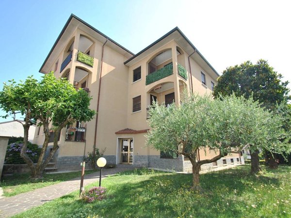appartamento in vendita a Vimercate in zona Ruginello / Oldaniga