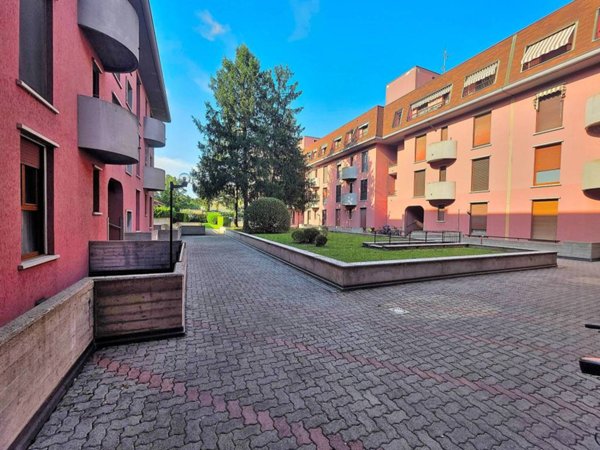 appartamento in vendita a Vimercate in zona Ruginello / Oldaniga