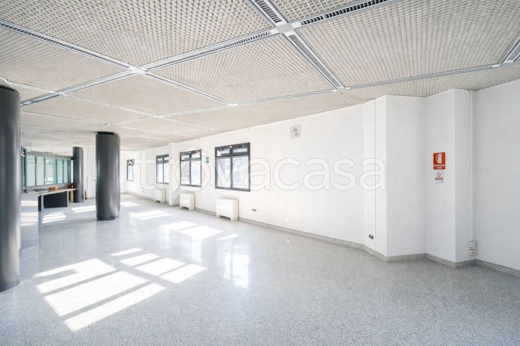 ufficio in vendita a Vimercate in zona Centro Storico