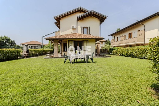 casa indipendente in vendita a Vimercate in zona Oreno