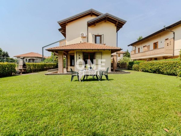 casa indipendente in vendita a Vimercate in zona Oreno