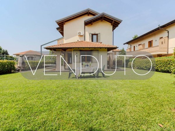 casa indipendente in vendita a Vimercate in zona Oreno