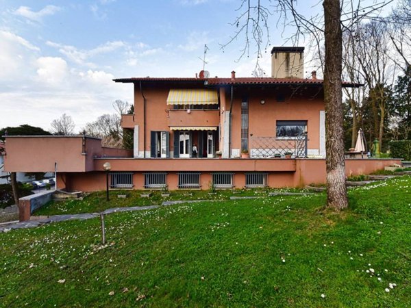 casa indipendente in vendita a Vimercate in zona Centro Storico