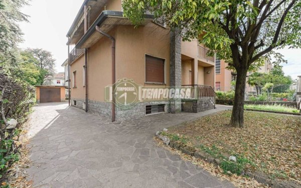 casa indipendente in vendita a Vimercate