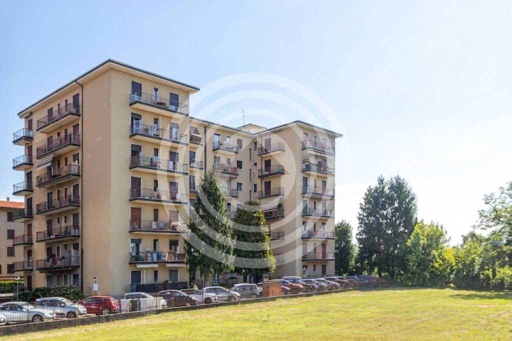 appartamento in vendita a Vimercate in zona Centro Storico