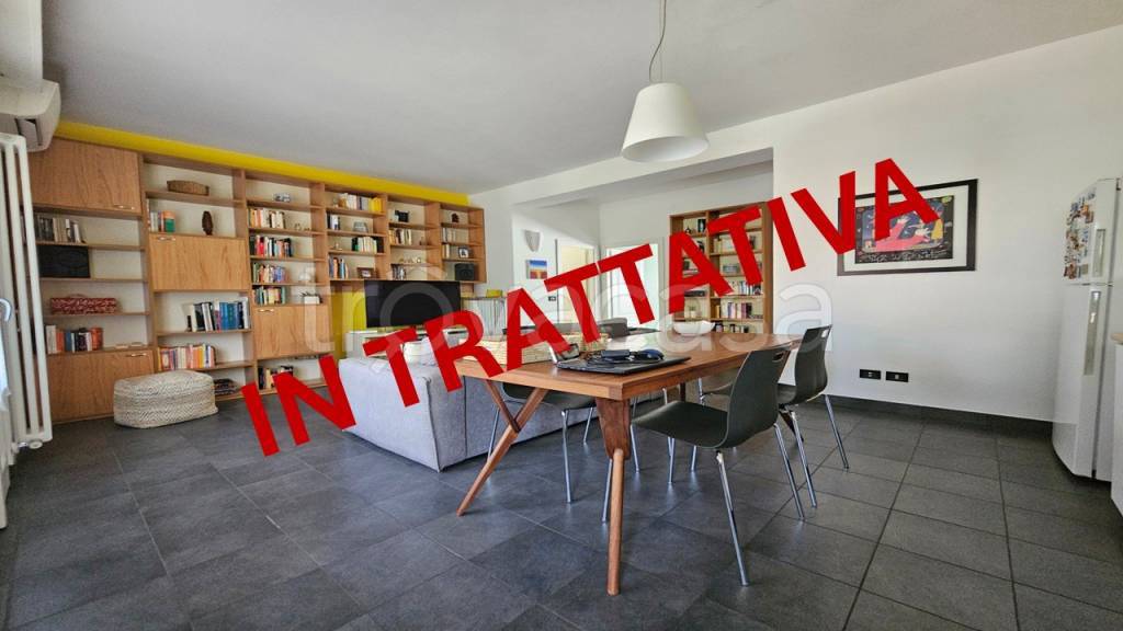 appartamento in vendita a Vimercate in zona Centro Storico