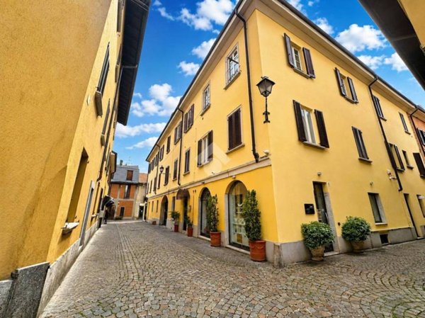 appartamento in vendita a Vimercate in zona Centro Storico