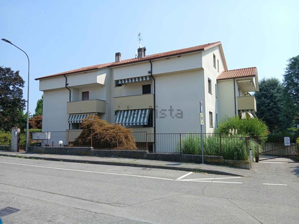 appartamento in vendita a Vimercate in zona Ruginello / Oldaniga