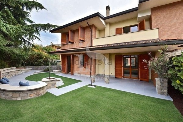 casa indipendente in vendita a Vimercate in zona Ruginello / Oldaniga
