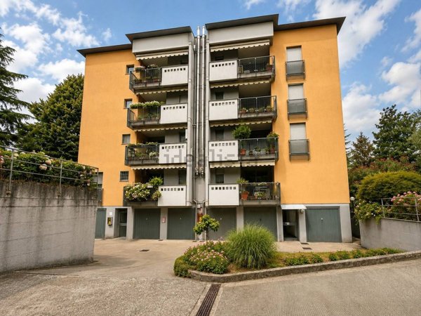 appartamento in vendita a Vimercate in zona Centro Storico